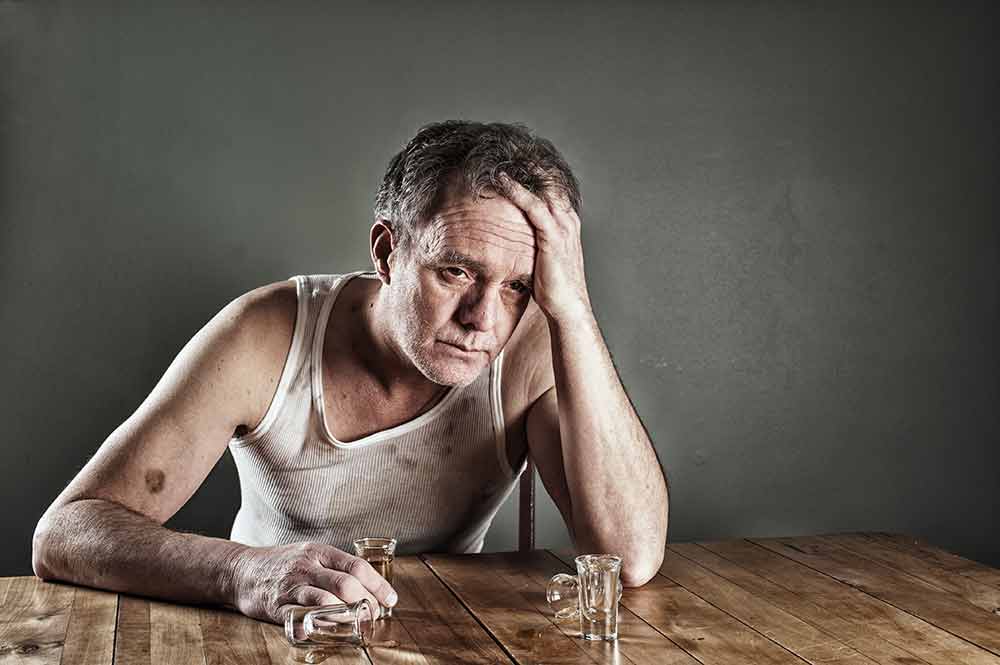 Heath issues commonly associated with late-stage alcoholism