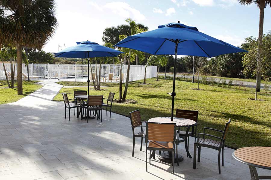 Outdoor sitting area at Beah House Rehab Center