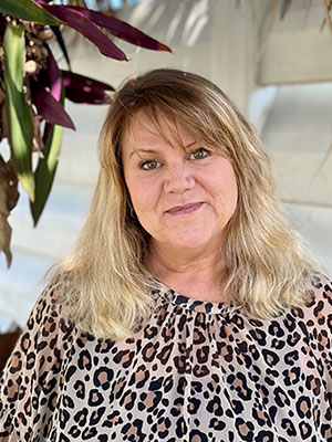 A headshot of Julie Richardson, an admissions counselor at Beach House Recovery Center.