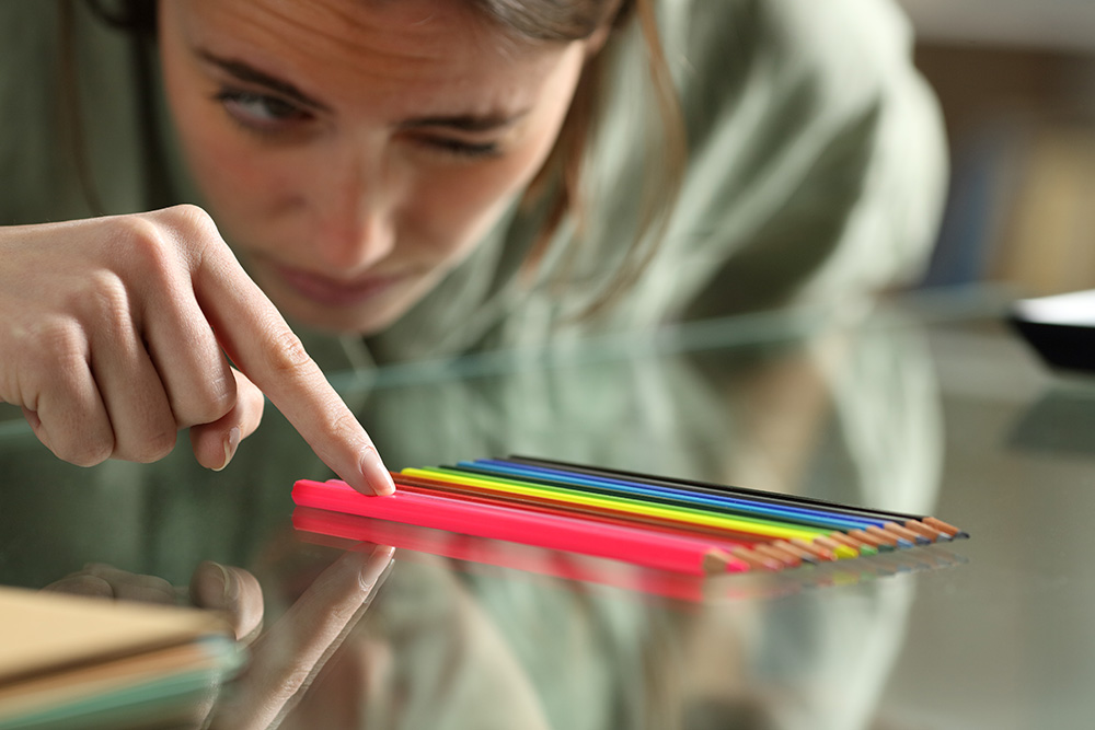 woman arranging pencils in order